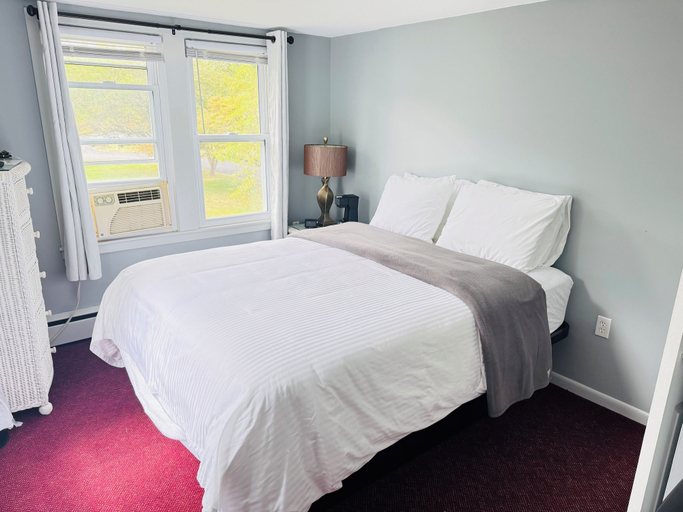 Room 3, Pocono Ridge Inn, Monroe