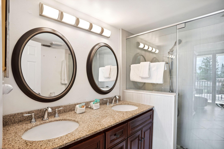 Bathroom 4, Trillium 1A - Premier, Pinellas