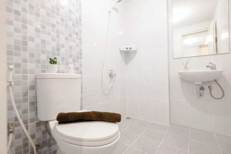 Bathroom 3, Soft 2Br At Tokyo Riverside Pik 2 Apartment, Tangerang