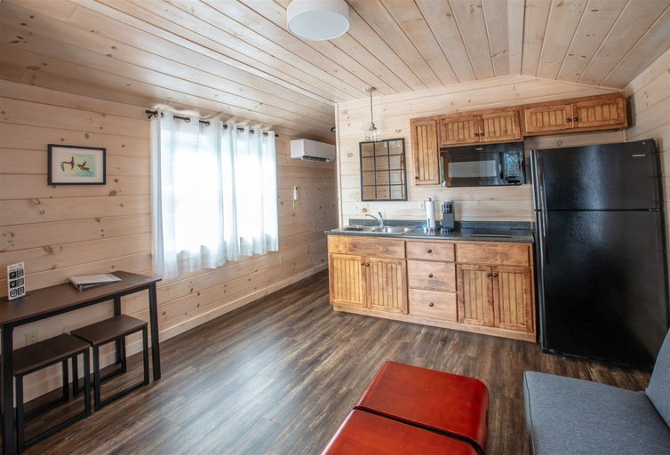 Interior, Robin Limit 3 1 Bedroom Cabin, Cumberland
