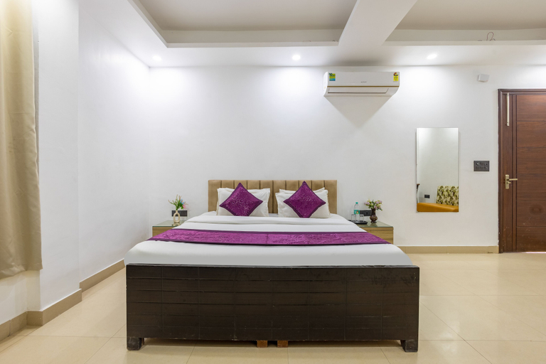 Room 3, Hotel Aura Grand SECTOR - 63A Noida, Gautam Buddha Nagar