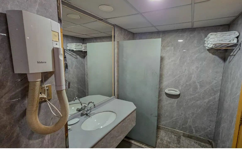 Bathroom 2, Jiwar Al Saha Hotel, Al Madinah Al Munawwarah