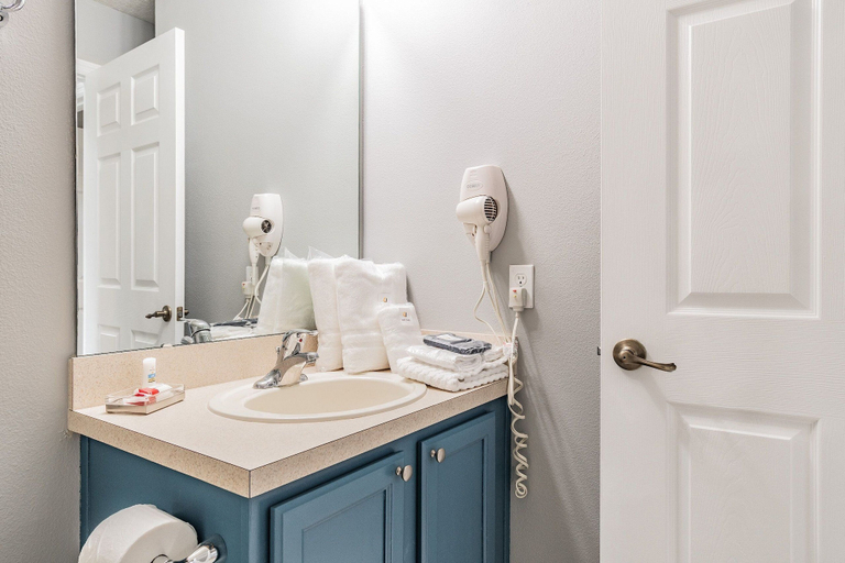 Bathroom 4, Encantada Resort Home w/ Priv Pool Near Disney, Osceola