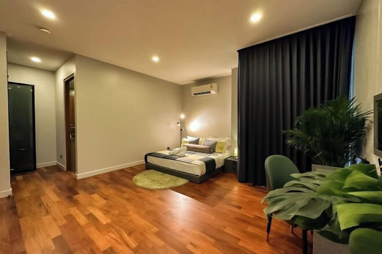 Room 2, 189/7bangkok 6 bedrooms private pool villa,1000square summer villa, Wattana