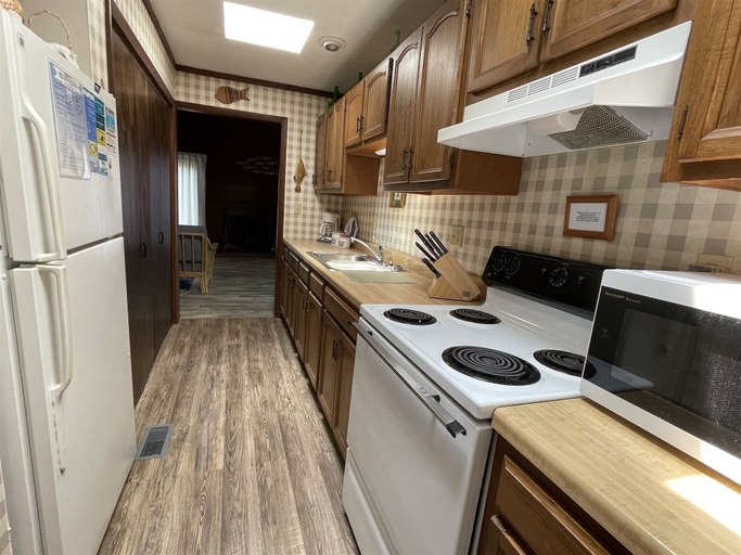 Private kitchen 2, Will's Hideaway 3 Bedroom Cottage by RedAwning, Dare