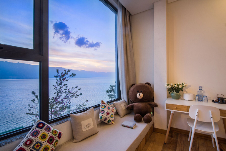 Room 4, Verdant Whisper Stone Hill Seaview Inn, Dali Bai
