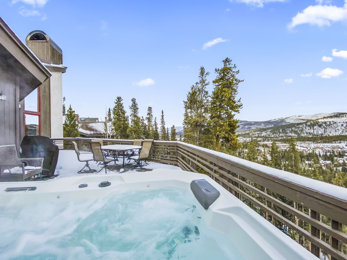 Outdoor spa tub 3, Mountain View Ski Lodge 5 Bedroom Townhouse, Summit
