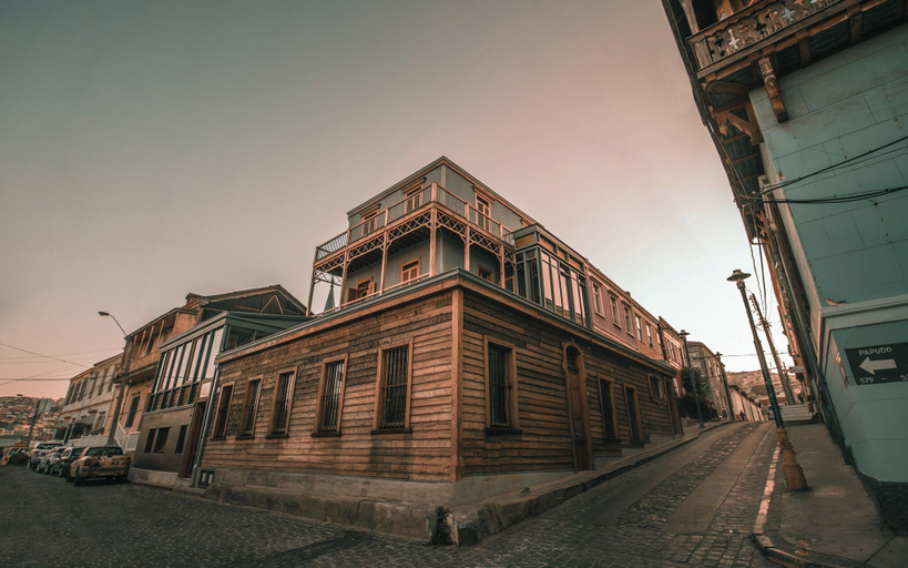 Exterior & Views