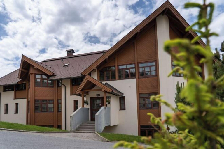 Exterior 2, Luxescape-No 2306-Traumaussicht-Ski & Wandergebiet-Paragleiten-Langlauf-Parkplatz, Villach Land