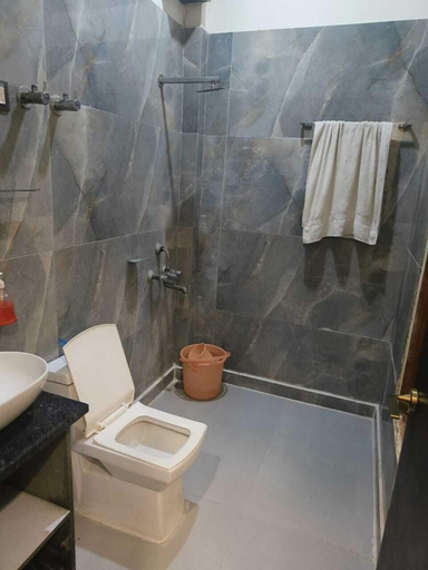 Bathroom 3, Hotel OPM & Restaurant, Agra