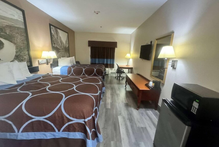 Room 2, Hotel Piney Woods, Walker