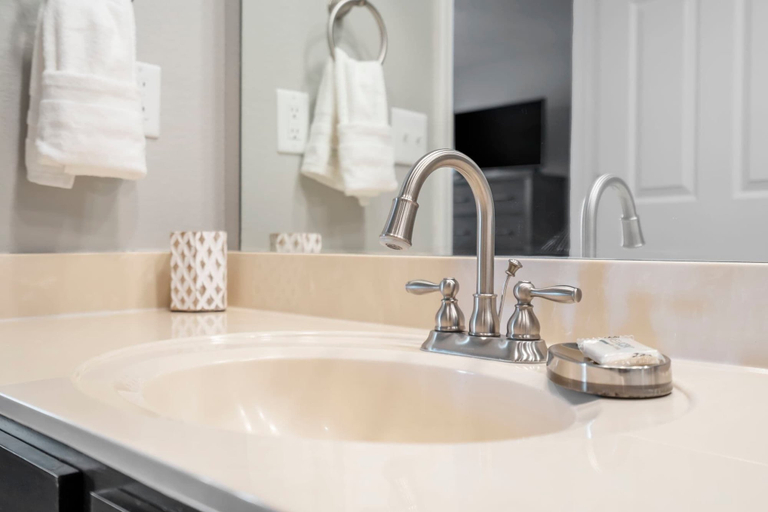 Bathroom 4, Great Escape Duo, Taney