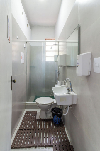 Bathroom 4, Hostel Leblon, Rio de Janeiro