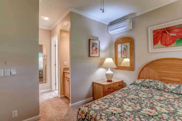 Room 2, Oceanfront Seaside Sanctuary Stunning Views w 2 Lanais Whales Watching Haven, Maui