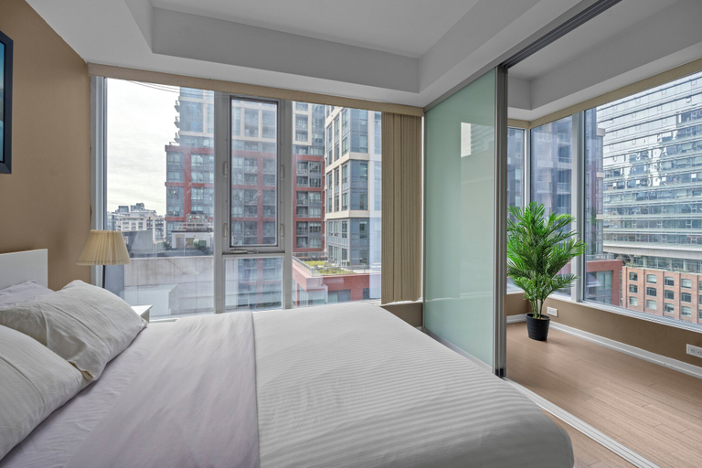Room 3, Entertainment District Suites -DT TO, Toronto