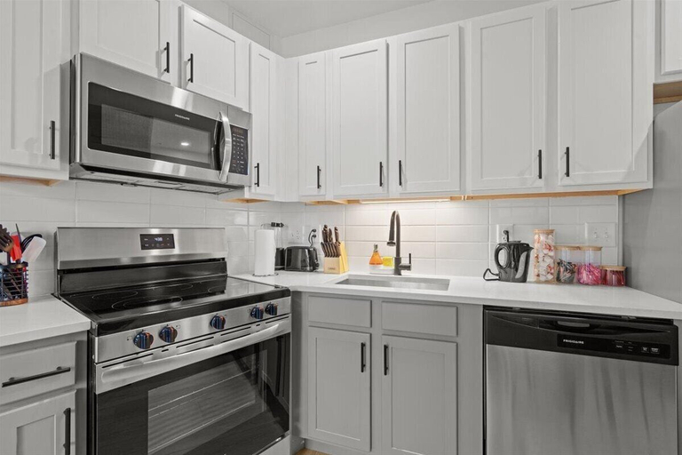 Private kitchen 5, Luxe 2BR Suite in South End Charlotte, Mecklenburg