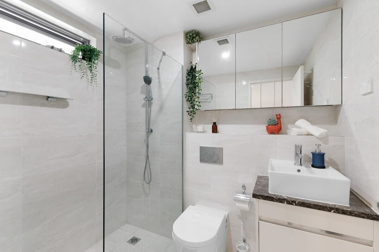 Bathroom, A Modern Beach Studio, 5min Walk to Bondi Beach, Sydney