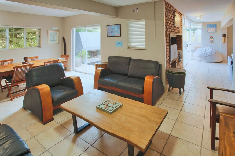 Dining room, Tasties' Langebaan 8 Sleeper, West Coast