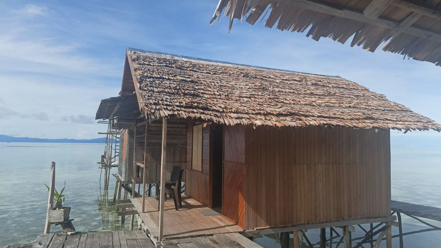 Front of property 2, Arborek Dive Homestay