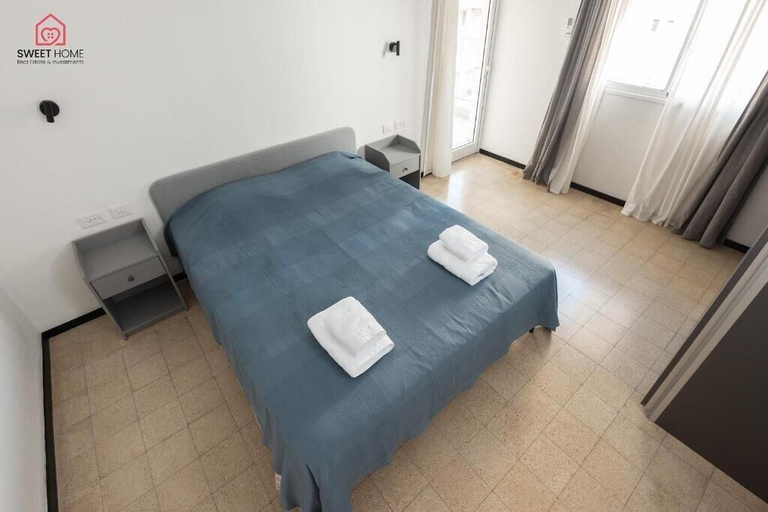 Room 5, Sea view apartment with balcony