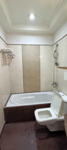 Bathroom 4, Roomshala Hotel J JOy, Delhi