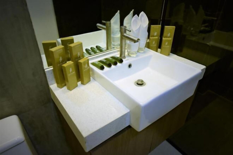 Bathroom 4, The First Islatel, Alaminos City