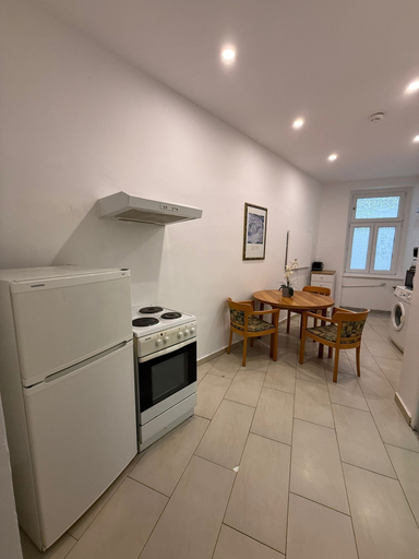 Private kitchen 2, Cozy 1BR Apt Budget Stay Westbahnhof, Wien