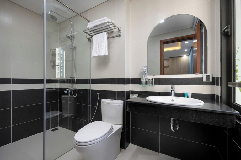 Bathroom 3, Hummer Hotel & Apartment Danang Beach, Da Nang