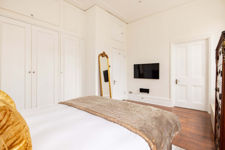 Room 3, Light-filled 2-bedroom Chelsea Apartment, London
