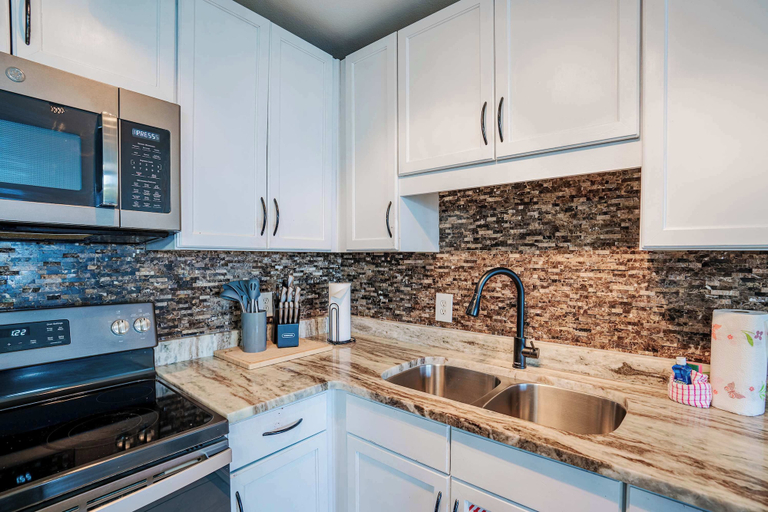 Private kitchen 4, Wharftown Retreat 8ppl, Bay