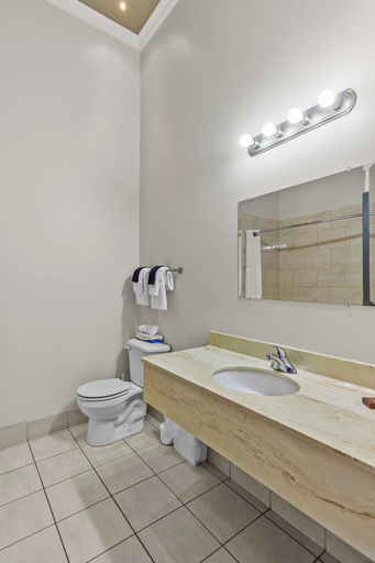 Bathroom 2, Bayview Inn, Division No. 1