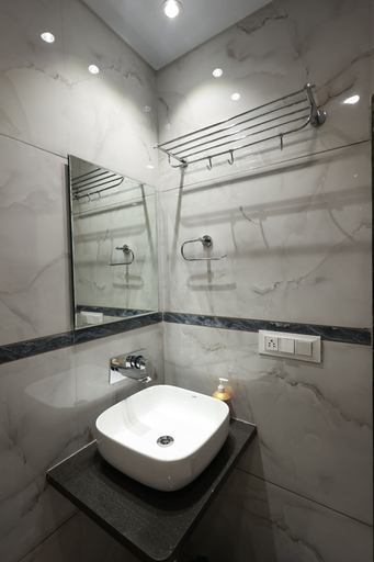 Bathroom 5, HOTEL GRAND HAVELI, Valsad