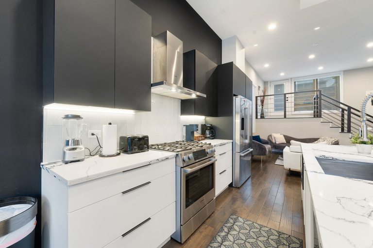Private kitchen 4, Magnificent NEW Home w 8 Beds Free Parking, Cook