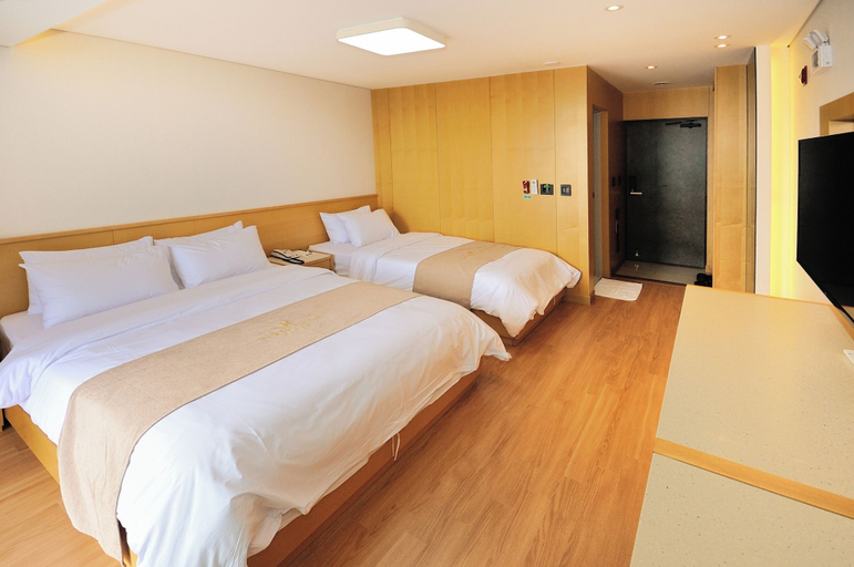 Room 4, Yeosu-si noblehotel, Yeosu