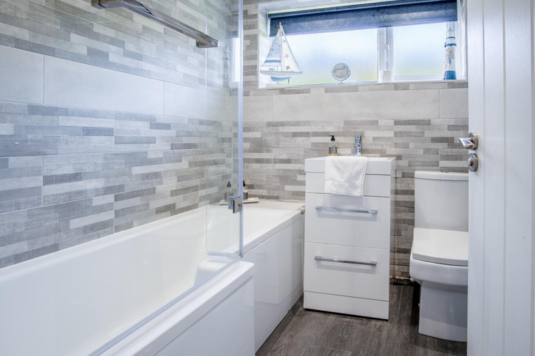 Bathroom 3, The Willows - 2 Bedroom Cottage - Oxwich, Swansea