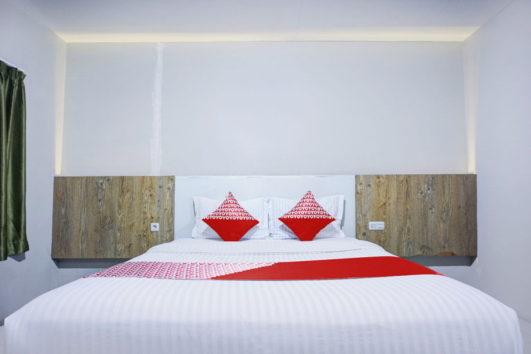 Room 4, OYO 94772 Gapura Hotel, Simalungun