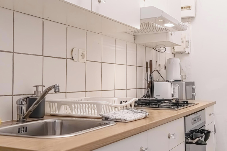 Private kitchen 4, Modern 2BR Apt Near Westbahnhof, Wien