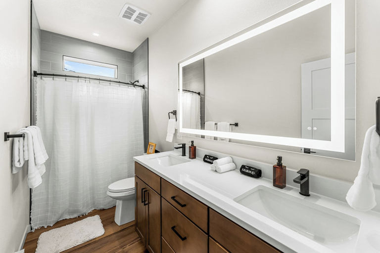 Bathroom, The Downtown Loft, El Paso