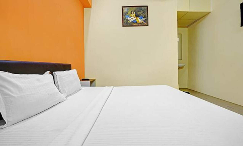 Room 4, Fabhotel Nova Rooms, Surat