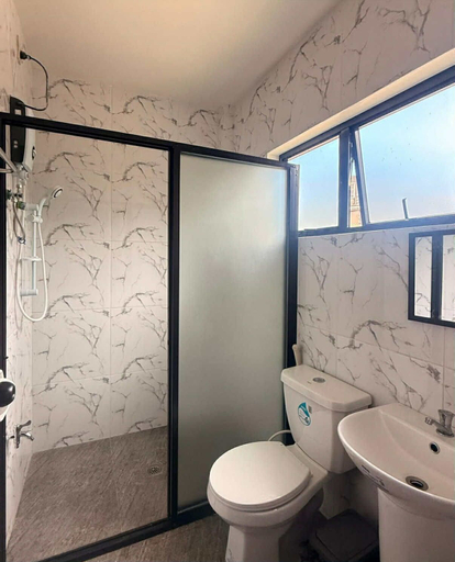Bathroom, Earl's Villa, Pili