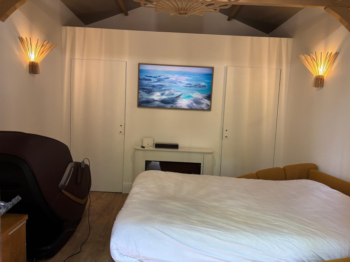 Bedroom 3, La Chaumiere Luxury Domain with 2 Apartments Spa and Pool near Disneyland, Seine-et-Marne