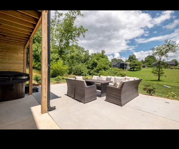 Exterior 2, Downtown Brevard Retreat &Cyclists Dream, Transylvania