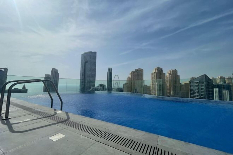 Interior 1, Dubai Marina Walk Gem Modern Apt with Pool & Gym access, Steps to Beach & Metro, Dubai