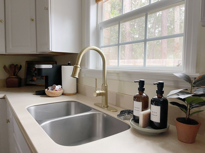 Private kitchen 3, Large Home Sleeps 10 By Beach & City, Chatham