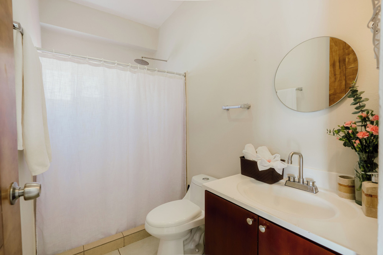 Bathroom 3, Suites La Playa, Dist. Pochutla
