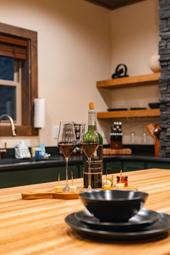 Bar (on property), Reflections 1 Bedroom Cabin, Sevier