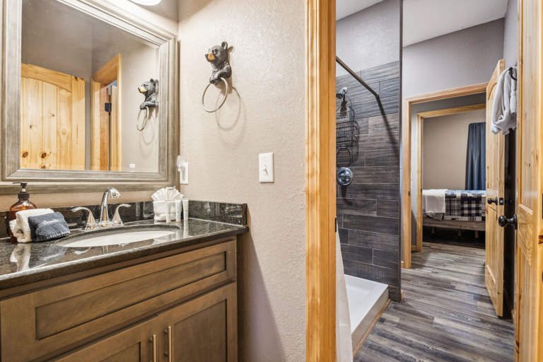 Bathroom 3, Wild Heart Lodge 4 Bedroom Cabin, Sevier