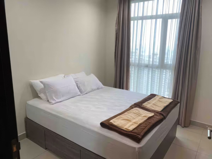 Bedroom 3, Central Royal Apartments by Emily, West Jakarta