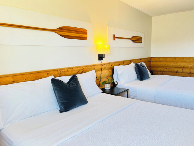Room 5, Smokey Hollow Motel & Resort, Division No. 15