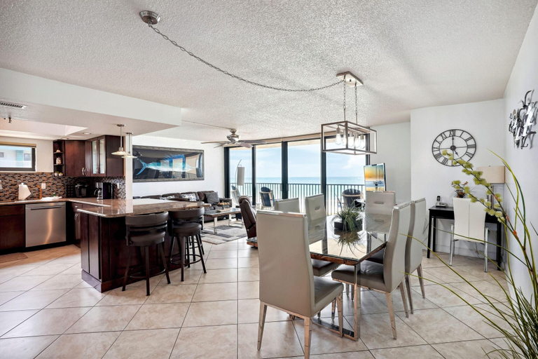 Food & Drinks, Trillium 1A - Premier, Pinellas